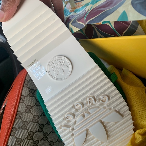 Brand new adidas cloth slides in green and white - Picture 4 of 5